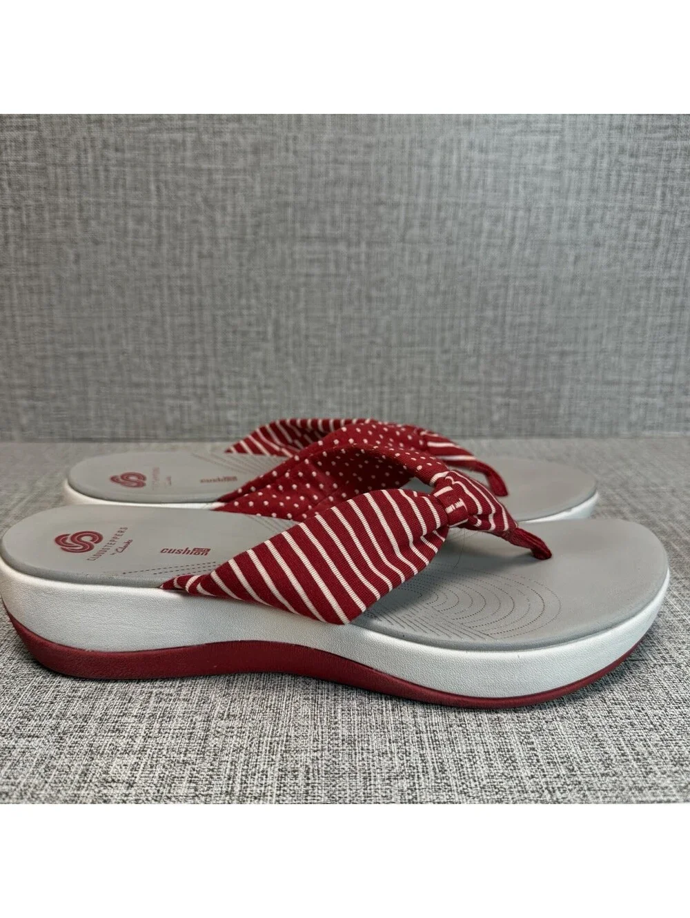 Clarks Cloudstepper Sandals Women’s Size 10 Red Thongs